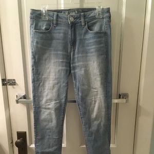 Light wash skinny jeans
